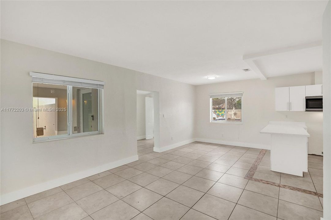 Recently Sold: $600,000 (3 beds, 1 baths, 960 Square Feet)