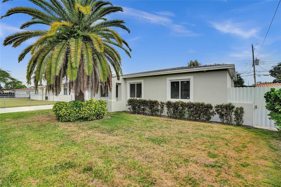 Recently Sold: $600,000 (3 beds, 1 baths, 960 Square Feet)