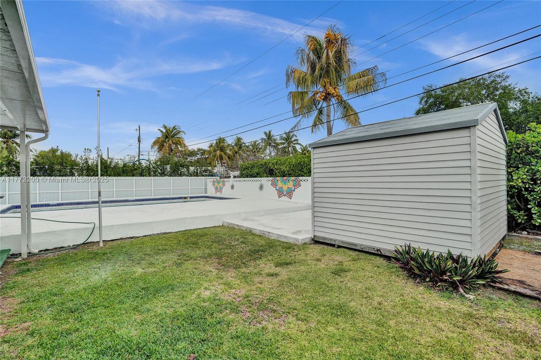 Recently Sold: $600,000 (3 beds, 1 baths, 960 Square Feet)