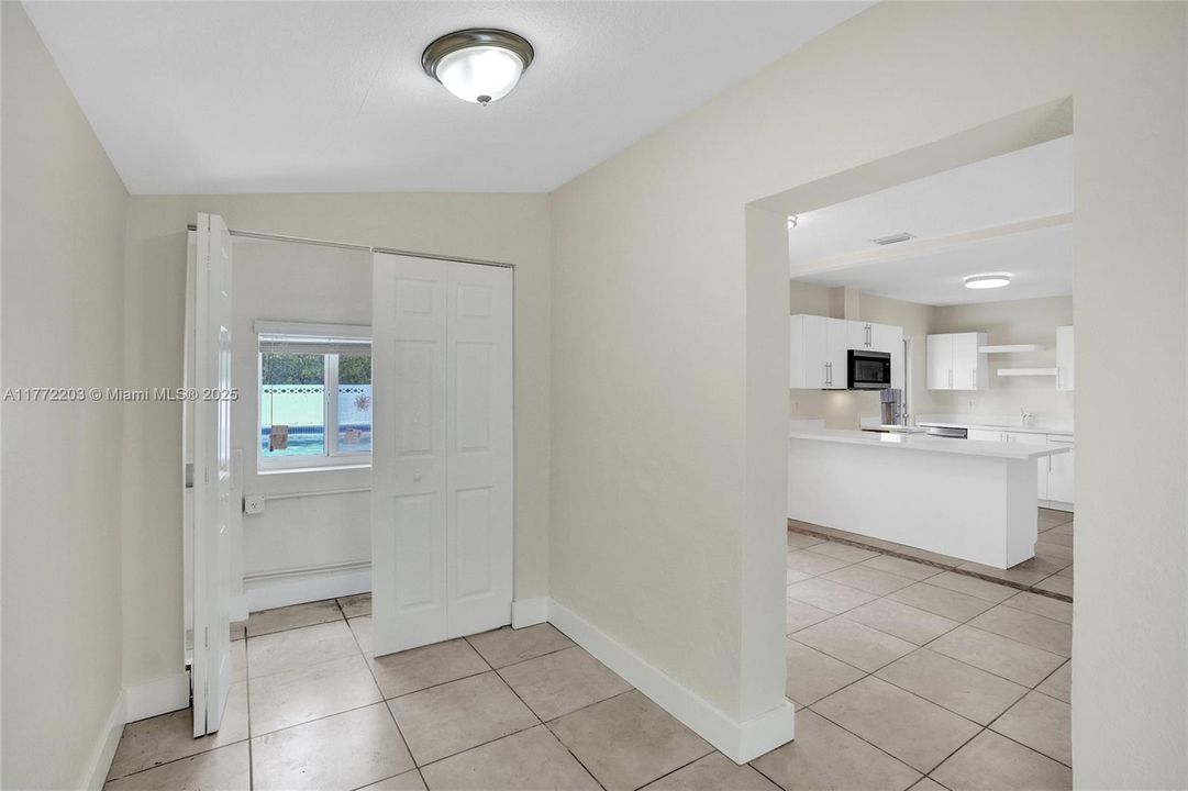 Recently Sold: $600,000 (3 beds, 1 baths, 960 Square Feet)