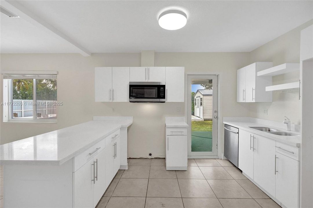 Recently Sold: $600,000 (3 beds, 1 baths, 960 Square Feet)