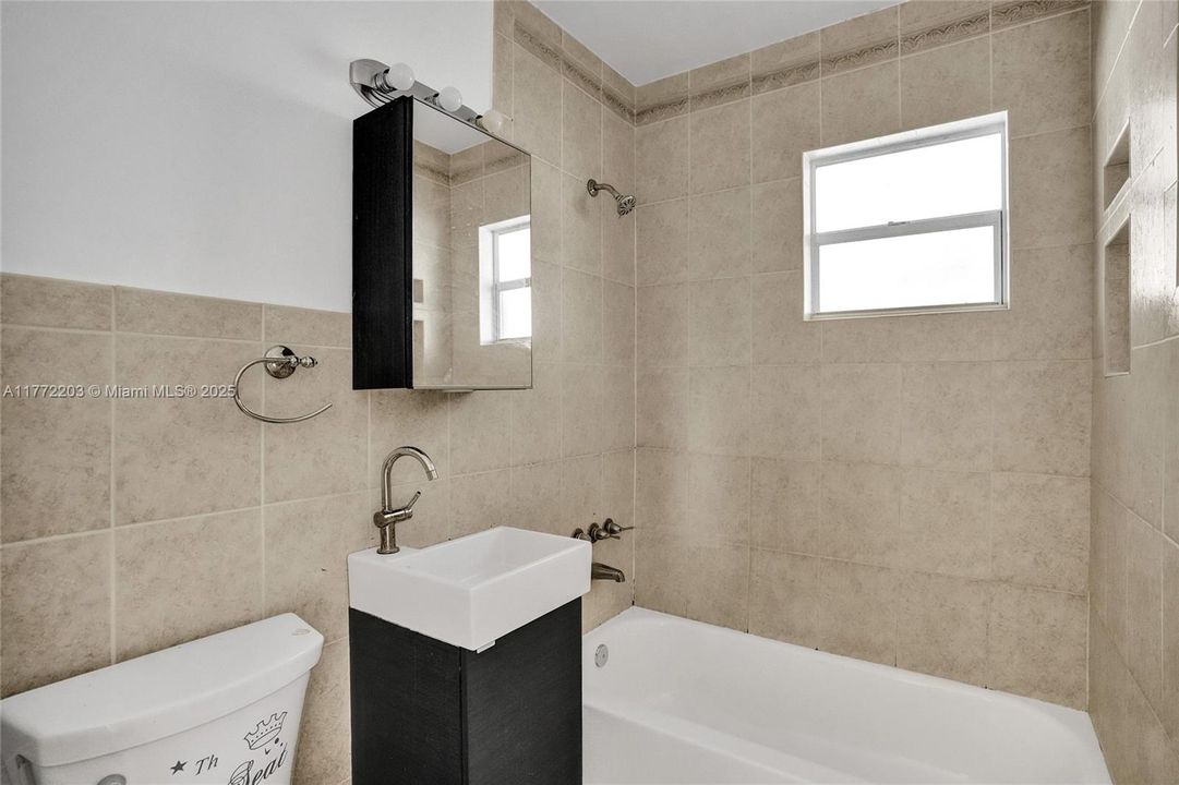 Recently Sold: $600,000 (3 beds, 1 baths, 960 Square Feet)