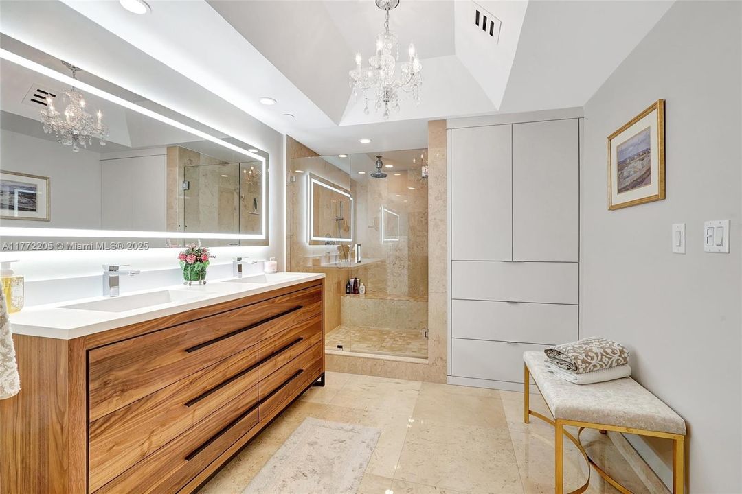 最近售出: $1,175,000 (2 贝兹, 2 浴室, 2120 平方英尺)