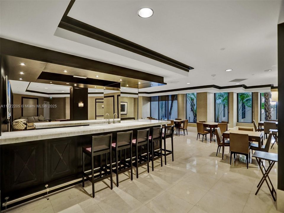 最近售出: $1,175,000 (2 贝兹, 2 浴室, 2120 平方英尺)