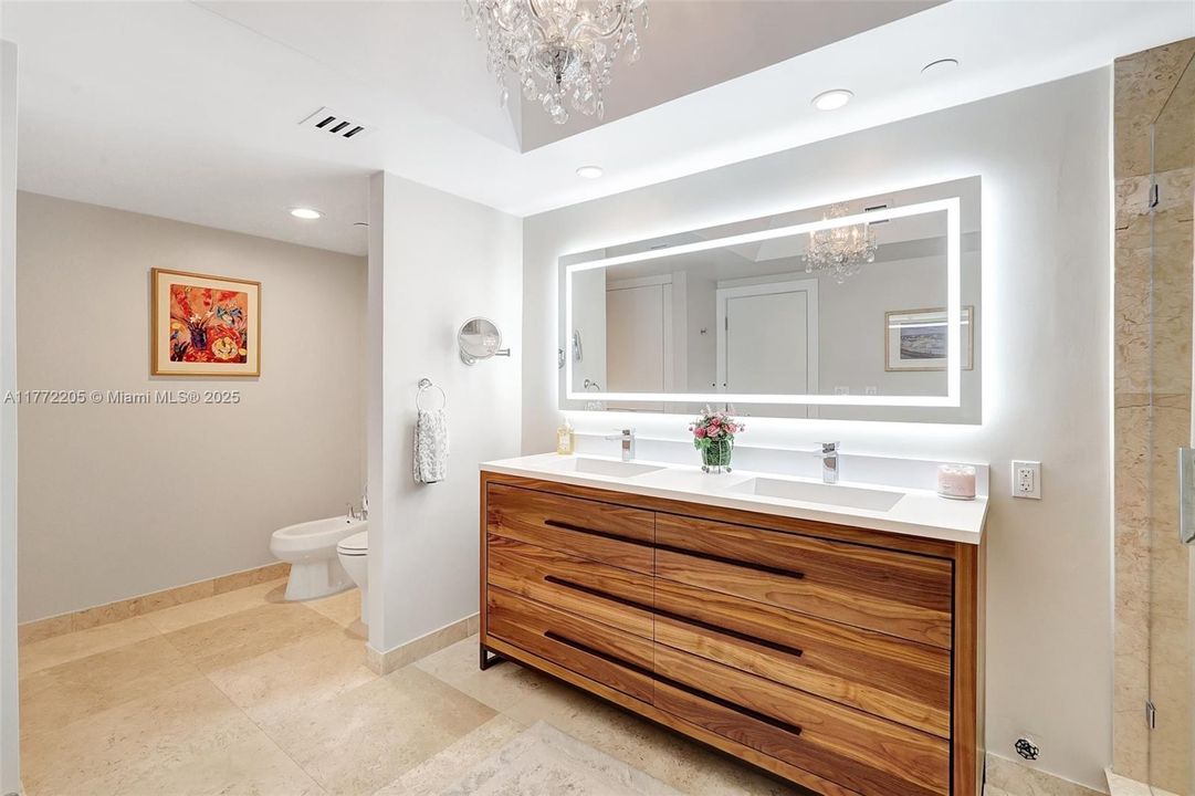 最近售出: $1,175,000 (2 贝兹, 2 浴室, 2120 平方英尺)