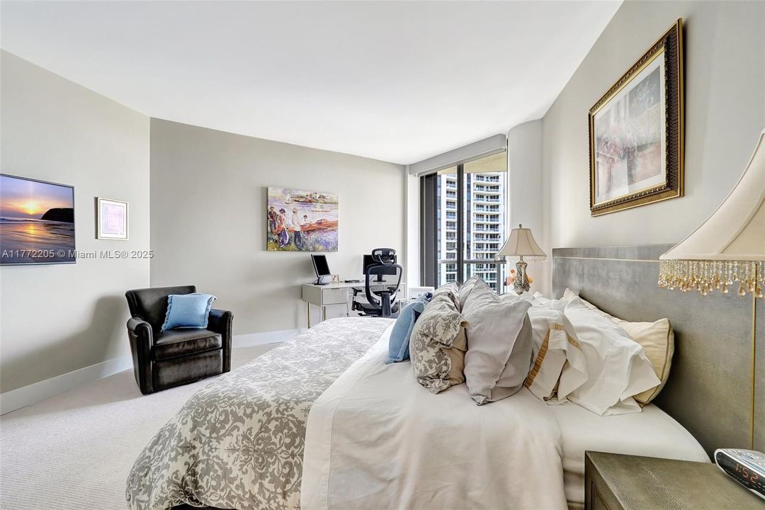 最近售出: $1,175,000 (2 贝兹, 2 浴室, 2120 平方英尺)