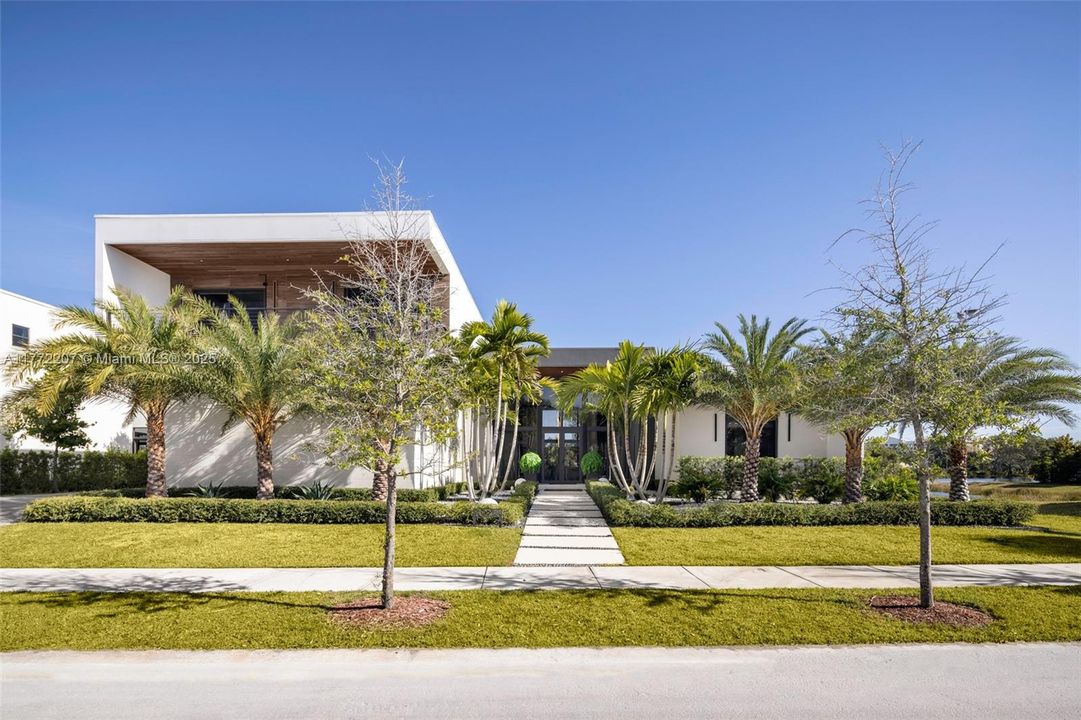 Недавно продано: $4,200,000 (7 спален, 8 ванн, 7305 Квадратных фут)