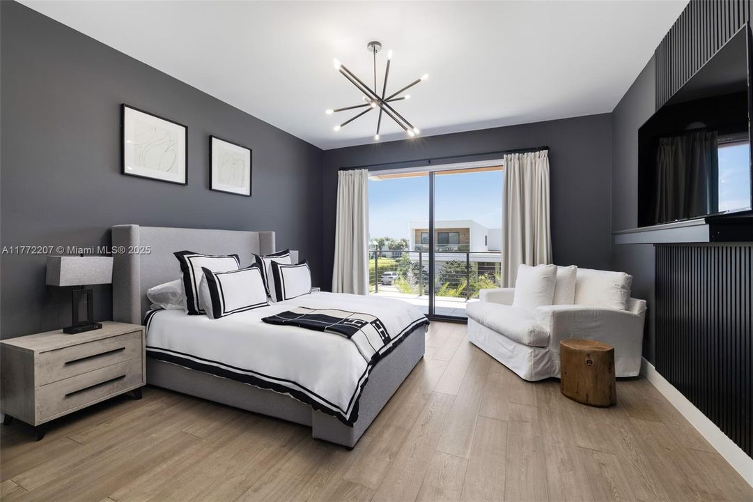 Недавно продано: $4,200,000 (7 спален, 8 ванн, 7305 Квадратных фут)