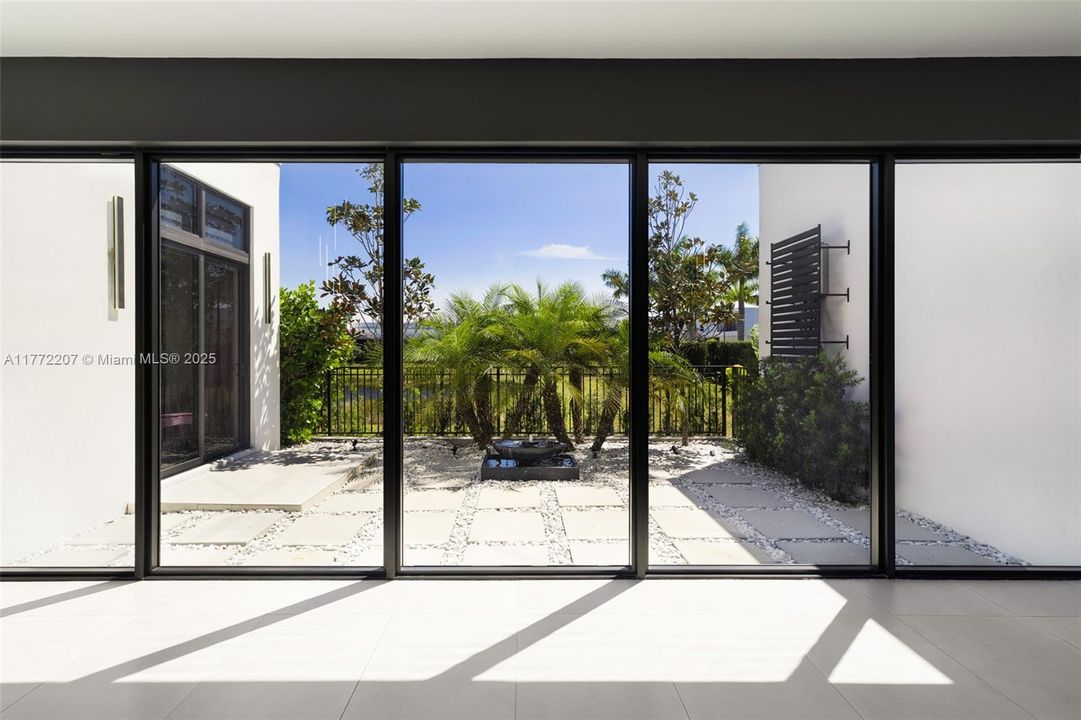 Недавно продано: $4,200,000 (7 спален, 8 ванн, 7305 Квадратных фут)