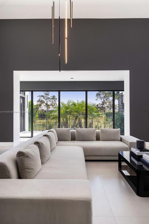 Недавно продано: $4,200,000 (7 спален, 8 ванн, 7305 Квадратных фут)