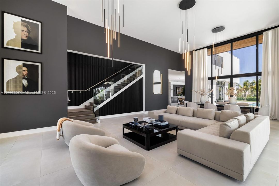 Недавно продано: $4,200,000 (7 спален, 8 ванн, 7305 Квадратных фут)