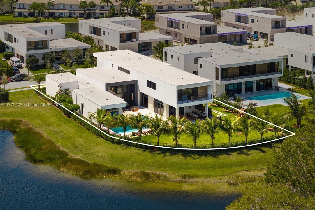 Недавно продано: $4,200,000 (7 спален, 8 ванн, 7305 Квадратных фут)