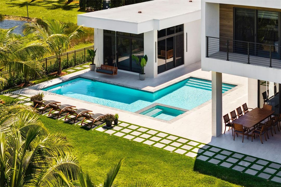 Недавно продано: $4,200,000 (7 спален, 8 ванн, 7305 Квадратных фут)