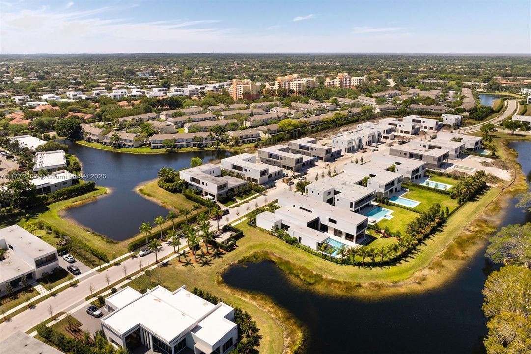 Недавно продано: $4,200,000 (7 спален, 8 ванн, 7305 Квадратных фут)