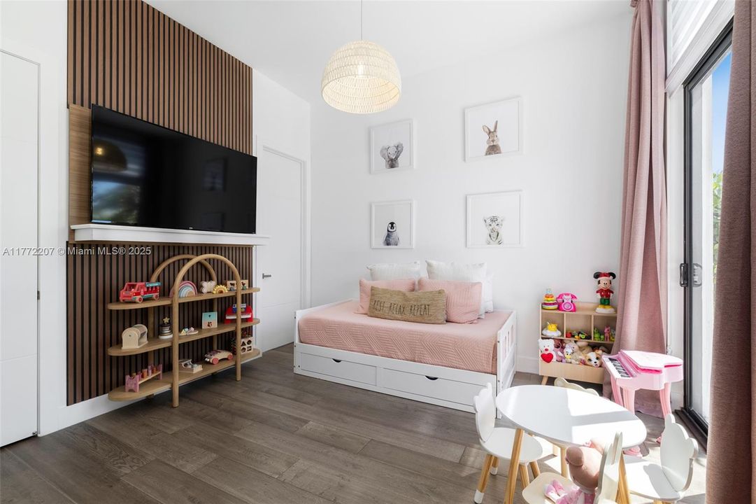 Недавно продано: $4,200,000 (7 спален, 8 ванн, 7305 Квадратных фут)