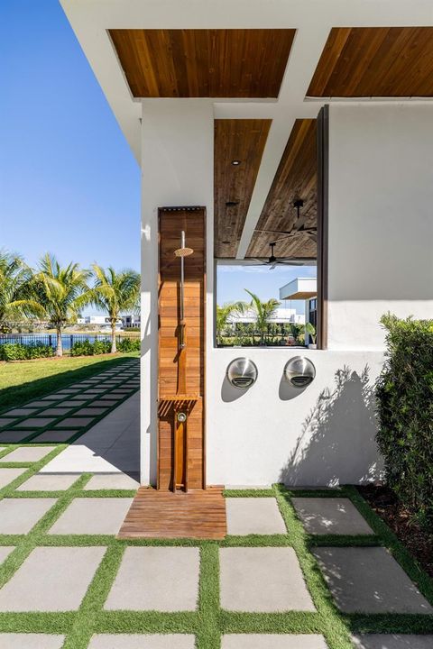 Недавно продано: $4,200,000 (7 спален, 8 ванн, 7305 Квадратных фут)