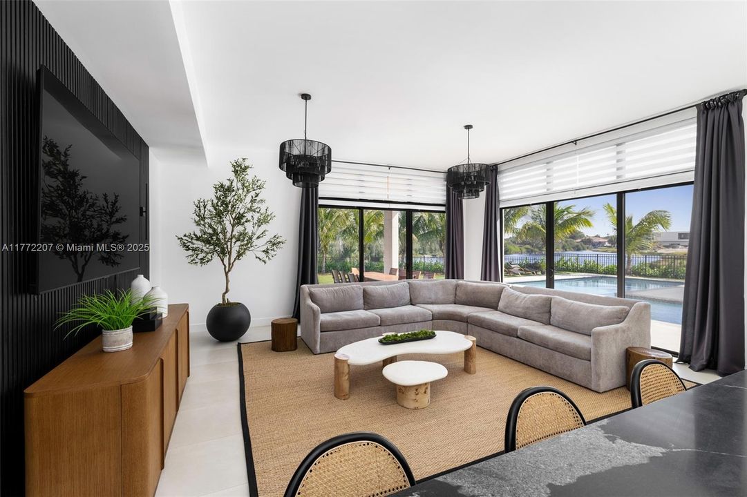 Недавно продано: $4,200,000 (7 спален, 8 ванн, 7305 Квадратных фут)