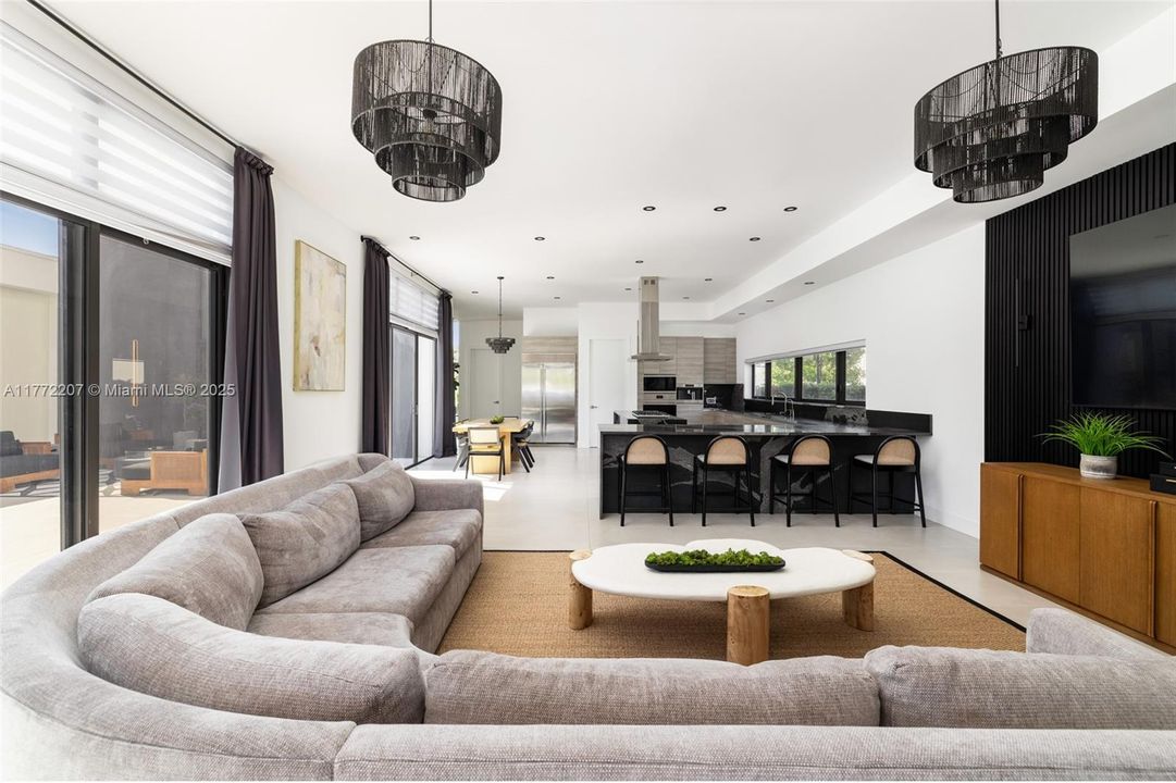 Недавно продано: $4,200,000 (7 спален, 8 ванн, 7305 Квадратных фут)