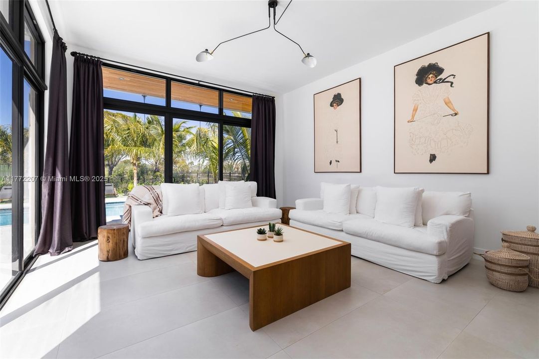 Недавно продано: $4,200,000 (7 спален, 8 ванн, 7305 Квадратных фут)