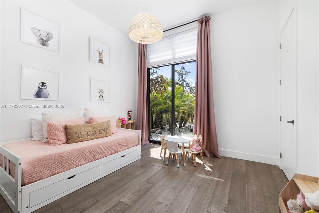 Недавно продано: $4,200,000 (7 спален, 8 ванн, 7305 Квадратных фут)