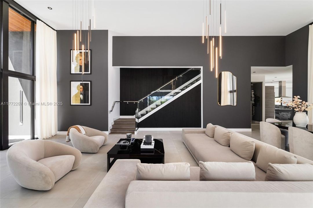 Недавно продано: $4,200,000 (7 спален, 8 ванн, 7305 Квадратных фут)