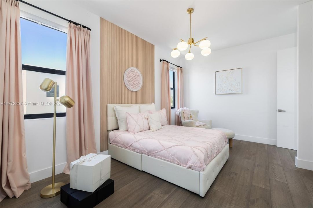 Недавно продано: $4,200,000 (7 спален, 8 ванн, 7305 Квадратных фут)