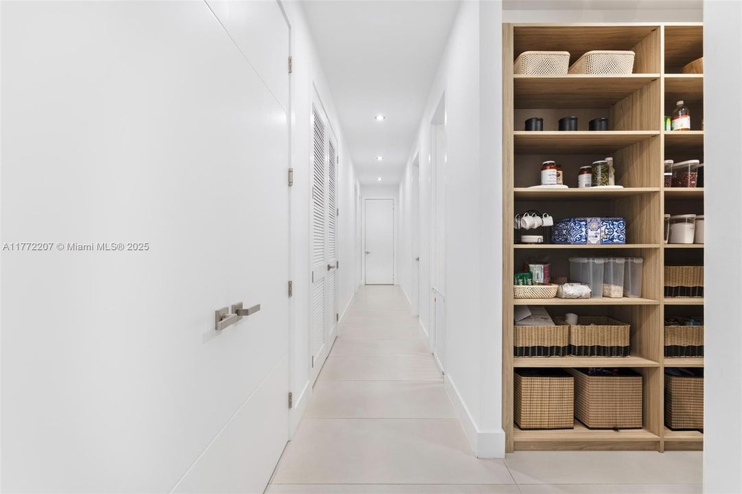 Недавно продано: $4,200,000 (7 спален, 8 ванн, 7305 Квадратных фут)