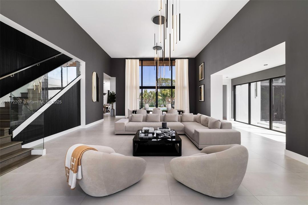 Недавно продано: $4,200,000 (7 спален, 8 ванн, 7305 Квадратных фут)