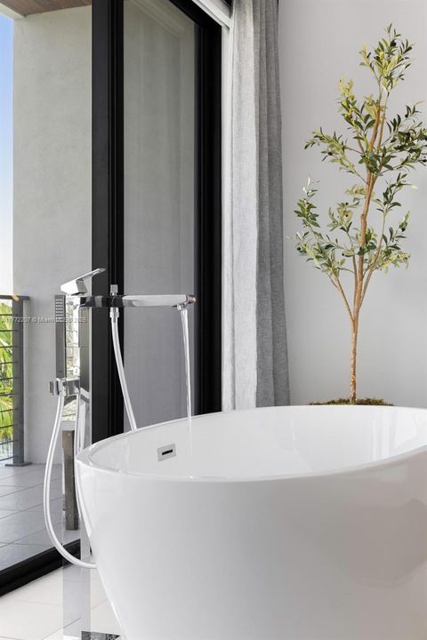 Недавно продано: $4,200,000 (7 спален, 8 ванн, 7305 Квадратных фут)