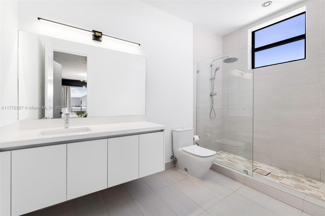 Недавно продано: $4,200,000 (7 спален, 8 ванн, 7305 Квадратных фут)