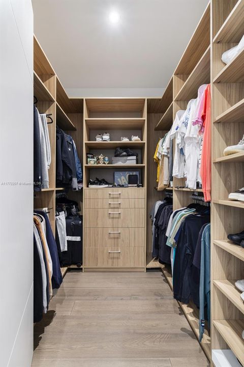 Недавно продано: $4,200,000 (7 спален, 8 ванн, 7305 Квадратных фут)