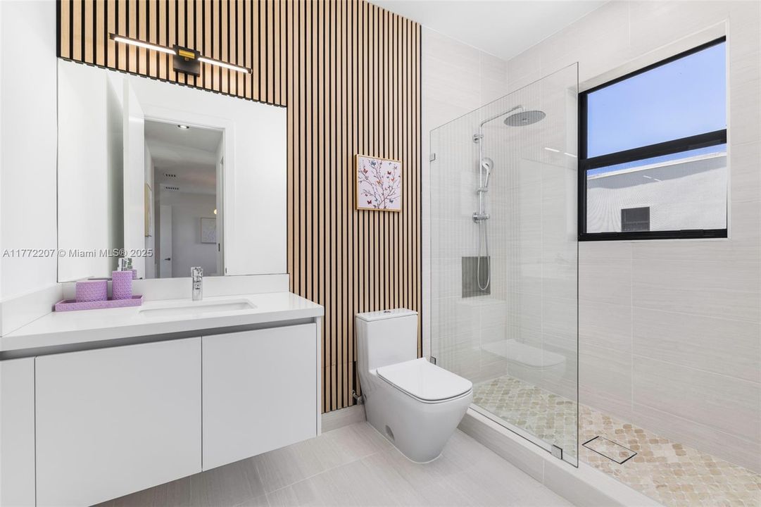 Недавно продано: $4,200,000 (7 спален, 8 ванн, 7305 Квадратных фут)