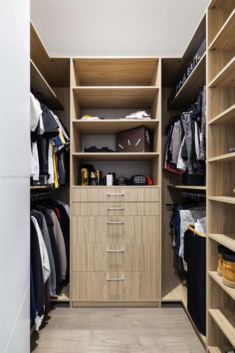 Недавно продано: $4,200,000 (7 спален, 8 ванн, 7305 Квадратных фут)