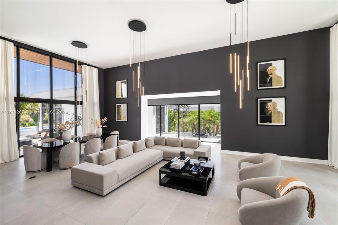 Недавно продано: $4,200,000 (7 спален, 8 ванн, 7305 Квадратных фут)