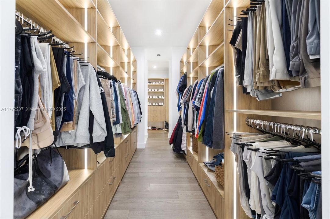 Недавно продано: $4,200,000 (7 спален, 8 ванн, 7305 Квадратных фут)