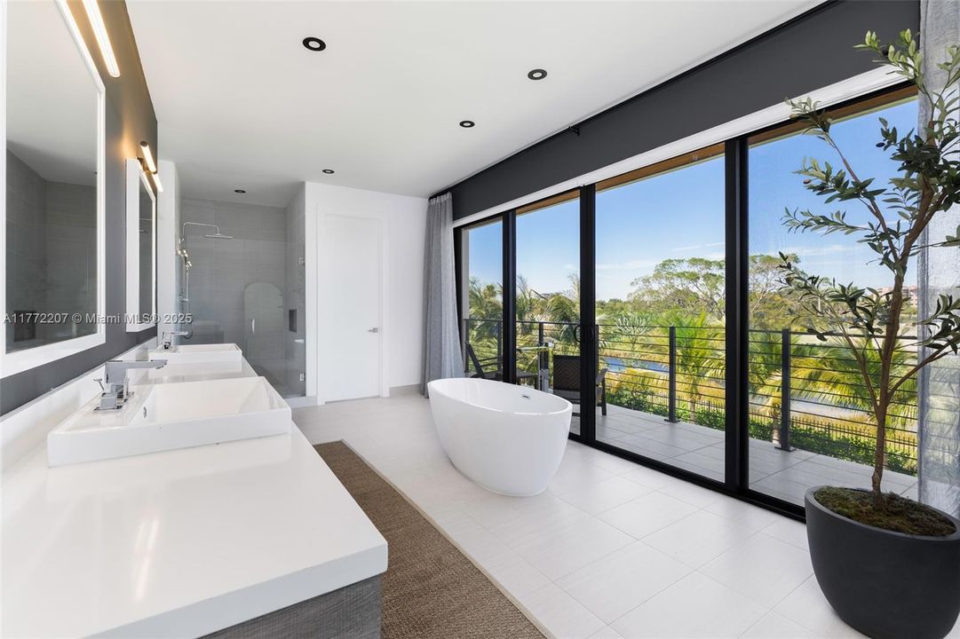 Недавно продано: $4,200,000 (7 спален, 8 ванн, 7305 Квадратных фут)