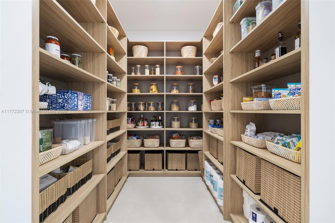 Недавно продано: $4,200,000 (7 спален, 8 ванн, 7305 Квадратных фут)