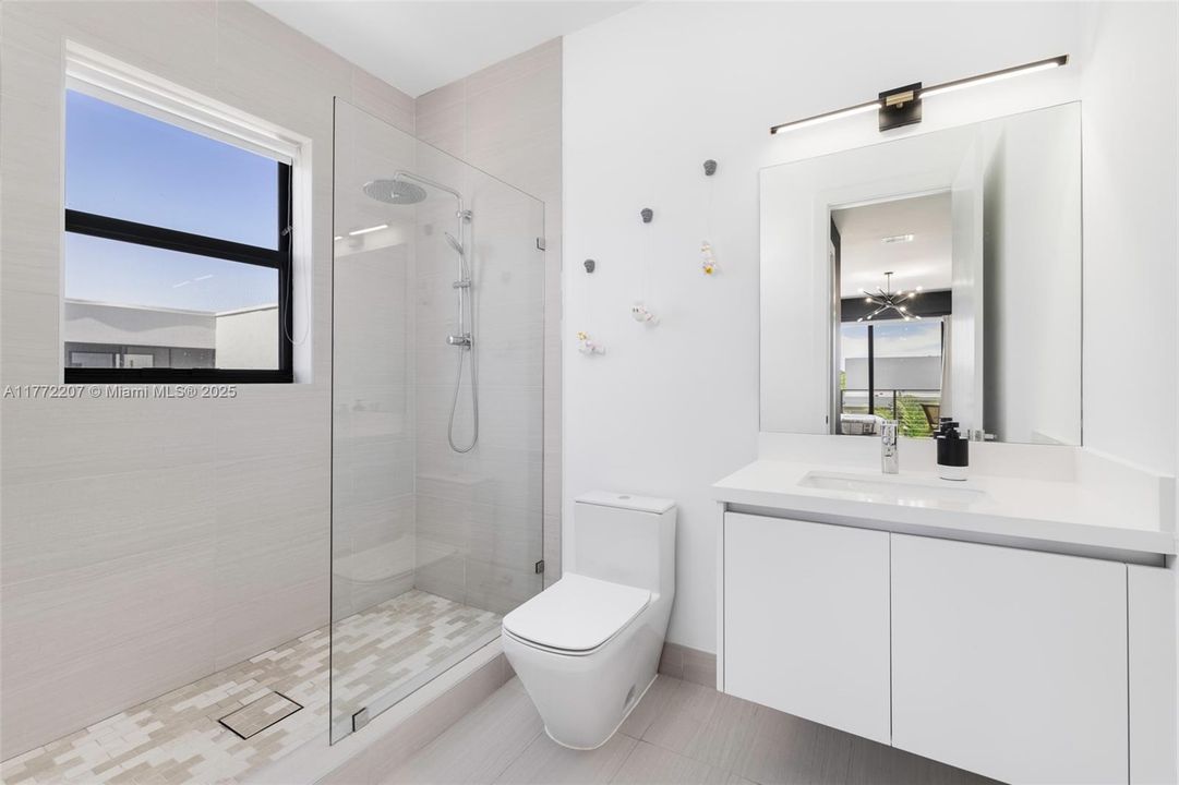 Недавно продано: $4,200,000 (7 спален, 8 ванн, 7305 Квадратных фут)