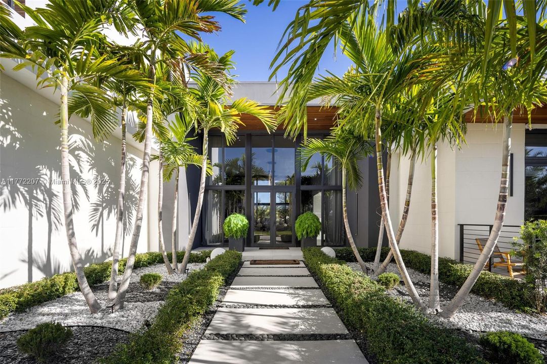 Недавно продано: $4,200,000 (7 спален, 8 ванн, 7305 Квадратных фут)