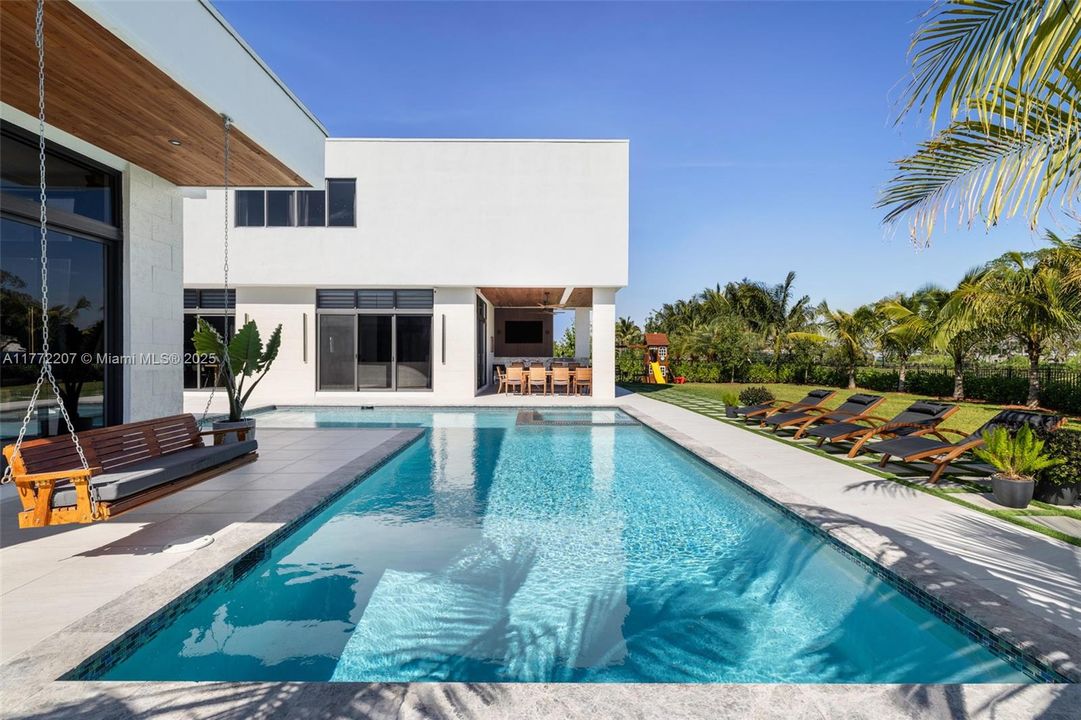 Недавно продано: $4,200,000 (7 спален, 8 ванн, 7305 Квадратных фут)