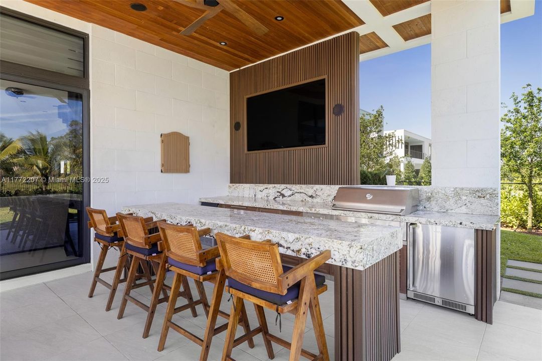 Недавно продано: $4,200,000 (7 спален, 8 ванн, 7305 Квадратных фут)