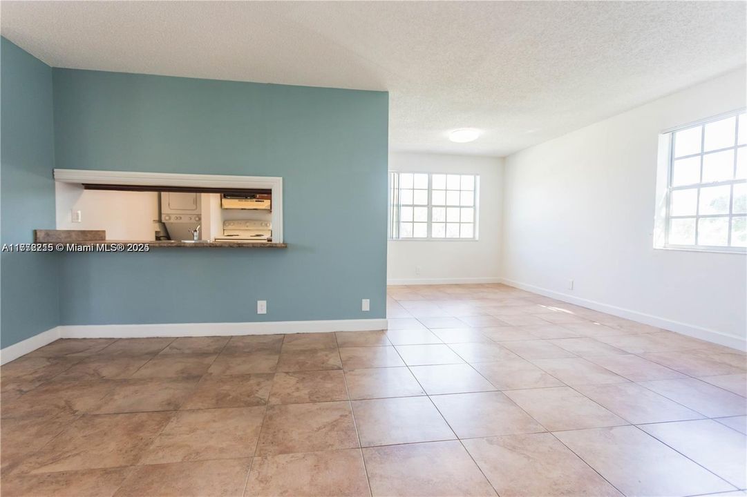 Recientemente alquilado: $2,300 (3 camas, 2 baños, 1125 Pies cuadrados)