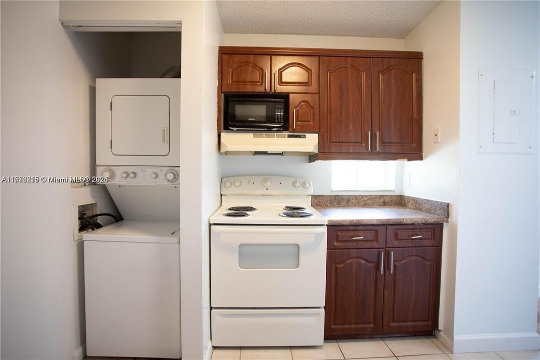 Recientemente alquilado: $2,300 (3 camas, 2 baños, 1125 Pies cuadrados)