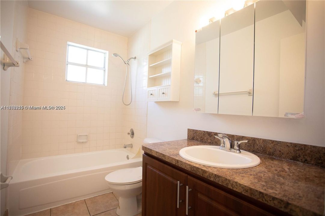 Recientemente alquilado: $2,300 (3 camas, 2 baños, 1125 Pies cuadrados)