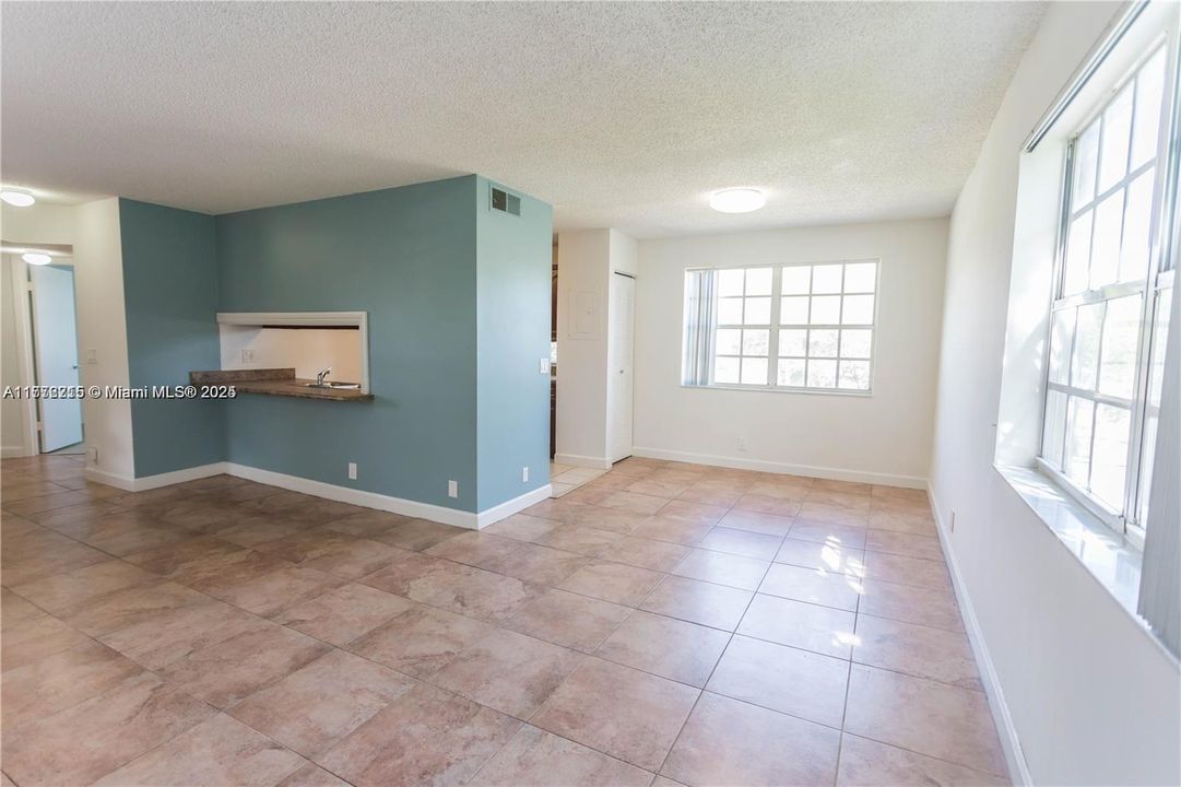 Recientemente alquilado: $2,300 (3 camas, 2 baños, 1125 Pies cuadrados)