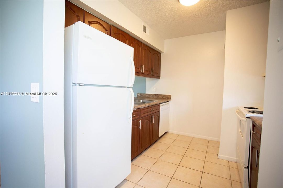 Recientemente alquilado: $2,300 (3 camas, 2 baños, 1125 Pies cuadrados)