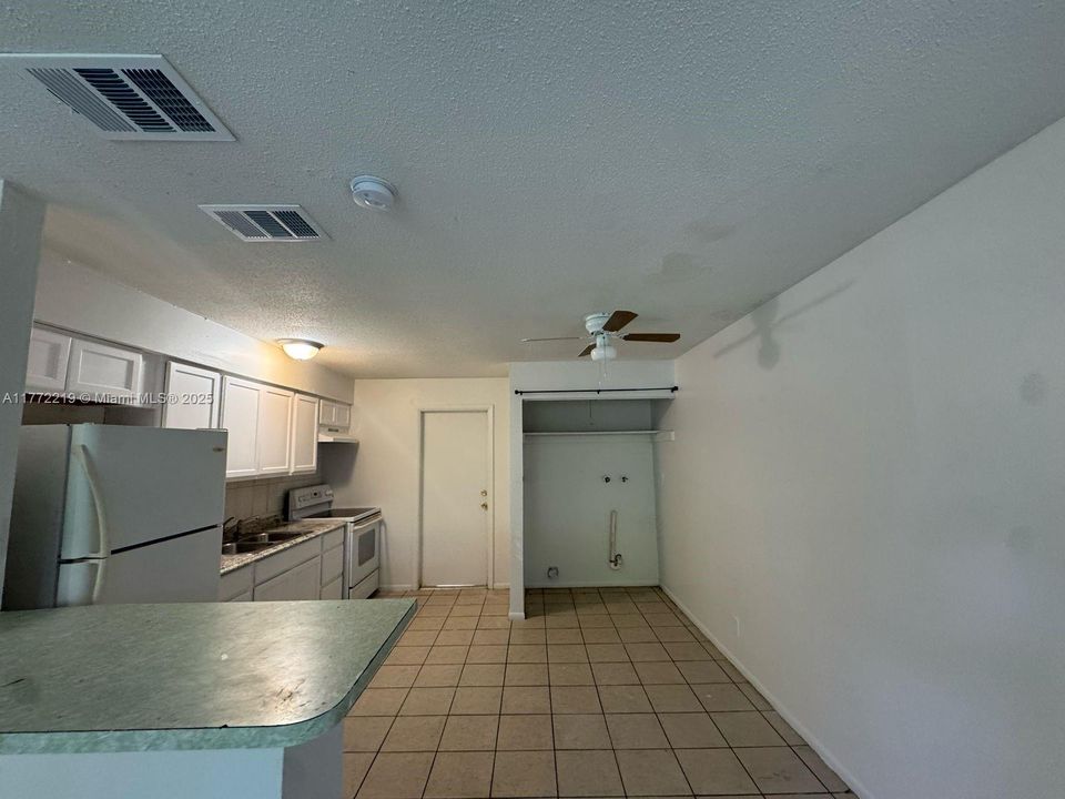 Recientemente alquilado: $1,350 (2 camas, 1 baños, 780 Pies cuadrados)