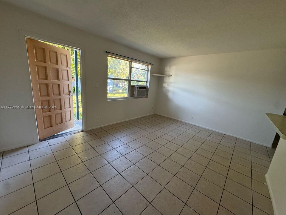 Recientemente alquilado: $1,350 (2 camas, 1 baños, 780 Pies cuadrados)