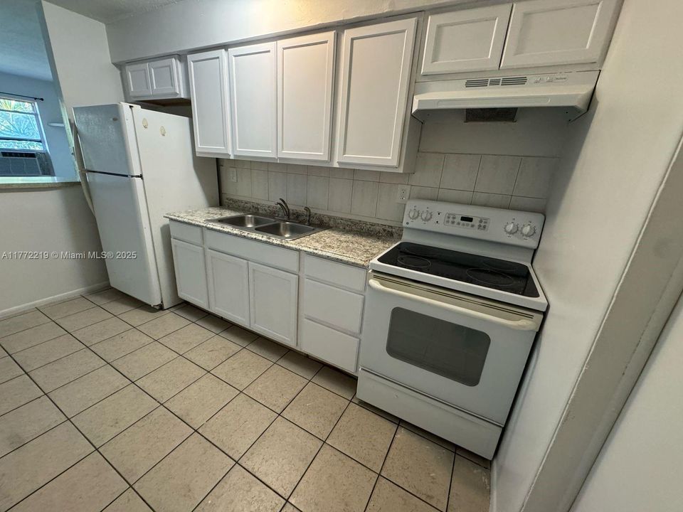 Recientemente alquilado: $1,350 (2 camas, 1 baños, 780 Pies cuadrados)