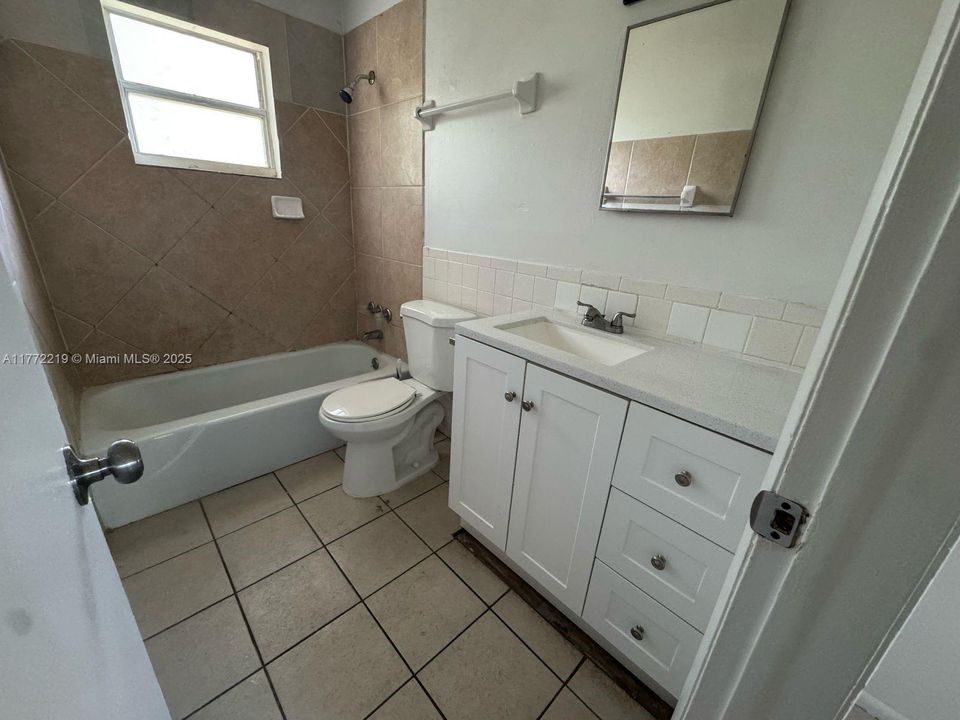 Recientemente alquilado: $1,350 (2 camas, 1 baños, 780 Pies cuadrados)